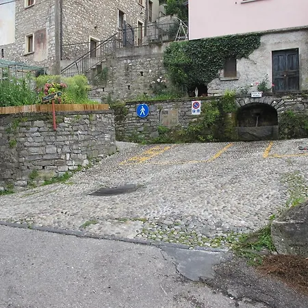 Madonna Dei Ceppi Lantgård Lezzeno